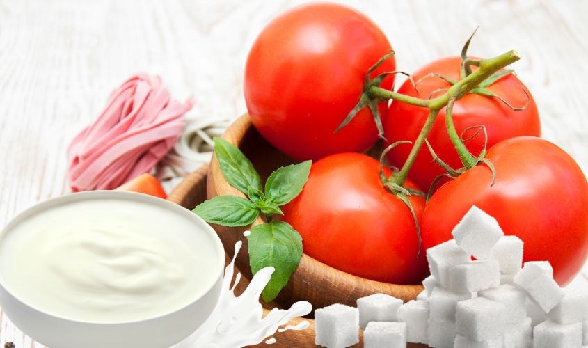 Tẩy da chết bằng sữa chua, đường và cà chua