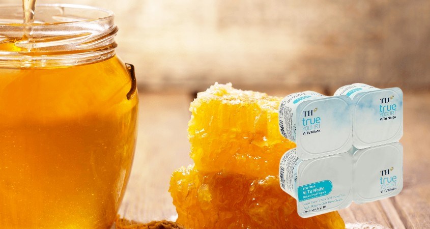 ẩy tế bào chết bằng mật ong và Lốc 4 hộp sữa chua không đường TH true YOGURT 100g