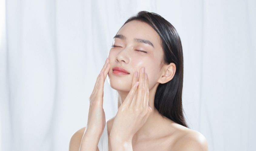 Tiếp tục các bước trong quy trình dưỡng da hàng ngày