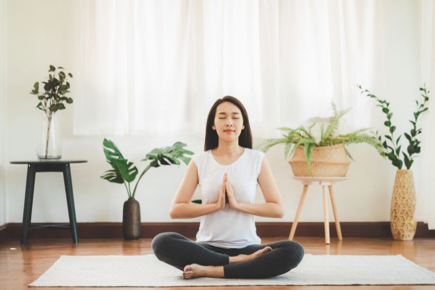 Tập yoga giúp ngăn ngừa bị trĩ sau sinh