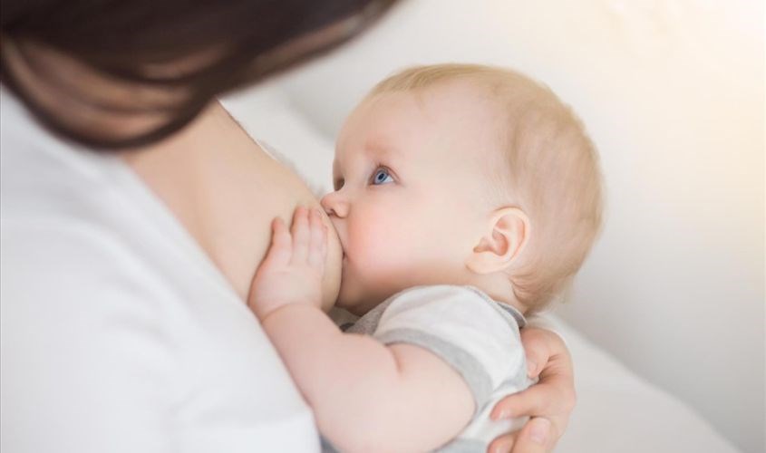 Lợi ích của sữa mẹ cho bé