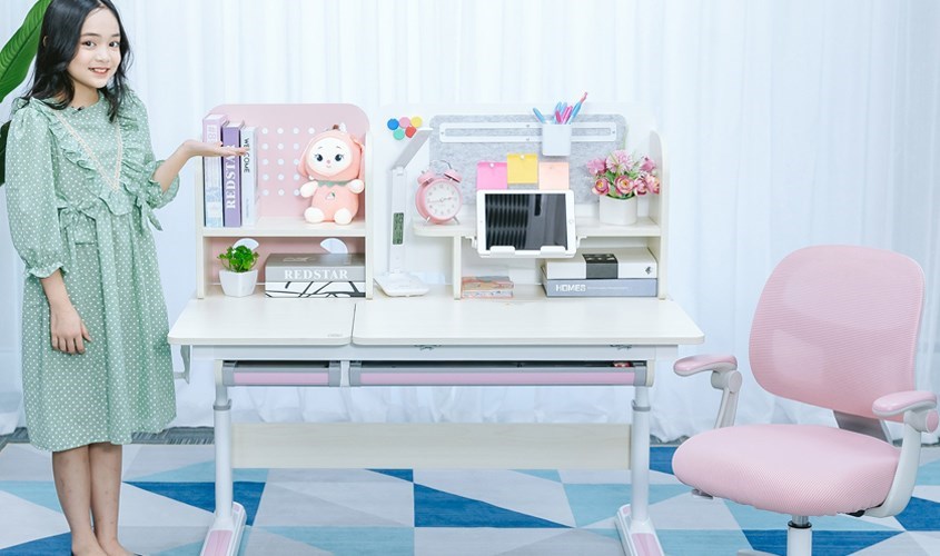 Bàn học có cấu tạo gồm 3 phần chính là mặt bàn, chân bàn, kệ tủ