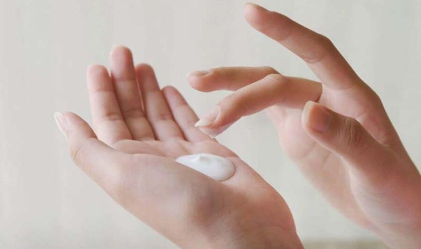 Dùng kem chống nắng với lượng vừa đủ