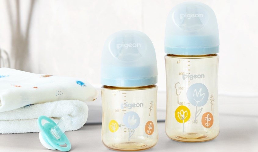 Bình sữa nhựa PPSU Pigeon Plus WN3 cổ rộng 240 ml - Hình hoa