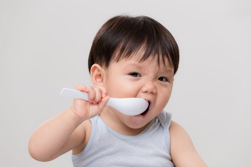 Chuẩn bị vật dụng tập cho bé ăn dặm Chuẩn bị vật dụng tập cho bé ăn dặm