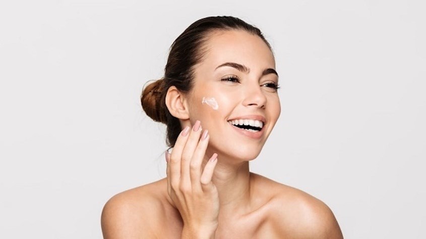 Sử dụng các loại kem dưỡng chứa vitamin F để phục hồi các chức năng của da tốt hơn