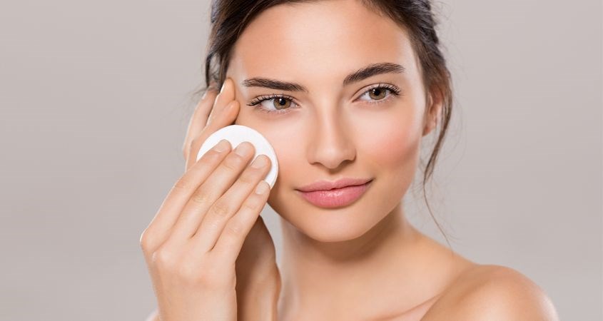 Nước tẩy trang Caryophy giúp lỗ chân lông thông thoáng, loại bỏ được cả dầu thừa