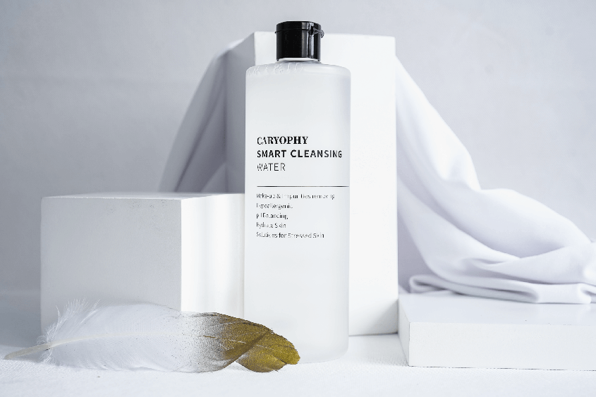 Nước tẩy trang Caryophy có bao bì thiết kế đơn giản nhưng lại vô cùng sang trọng
