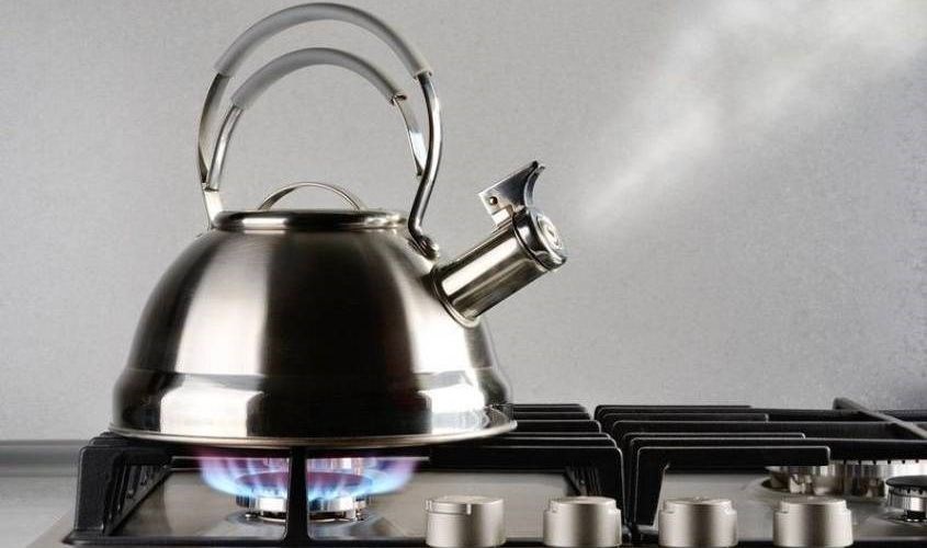 Đun nước sôi tới khoảng 40 độ