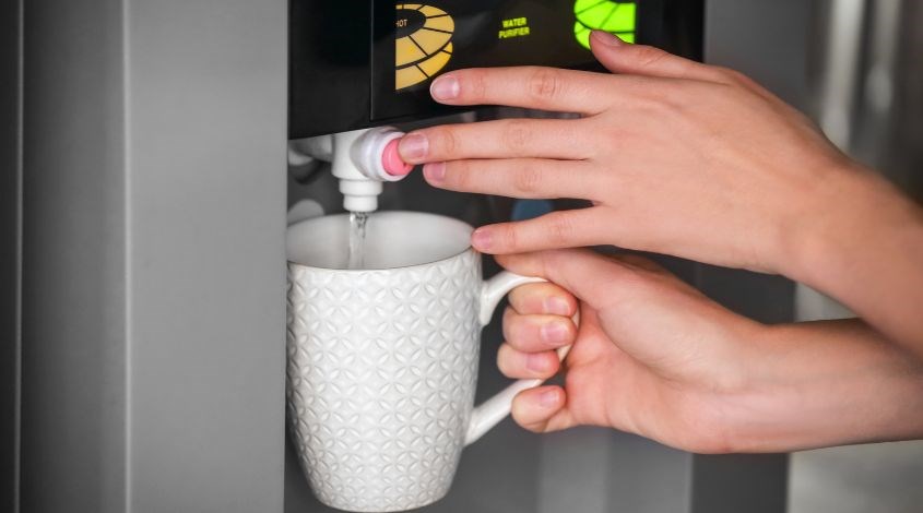 Uống nước lạnh và nước ấm phù hợp