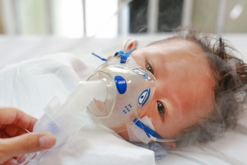 trẻ bị viêm phế quản