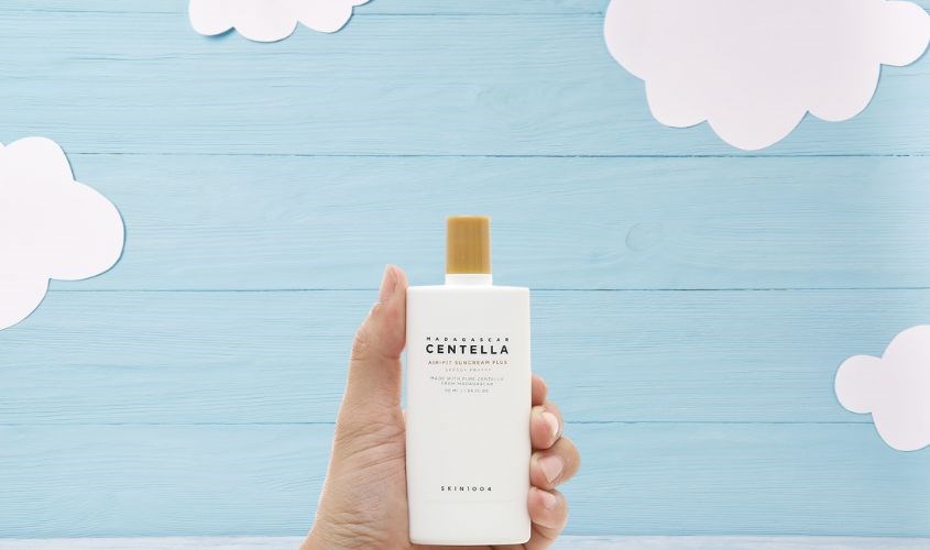Kem chống nắng dưỡng trắng và phục hồi da Skin1004 Madagascar Centella SPF 50+ PA++++ 50 ml