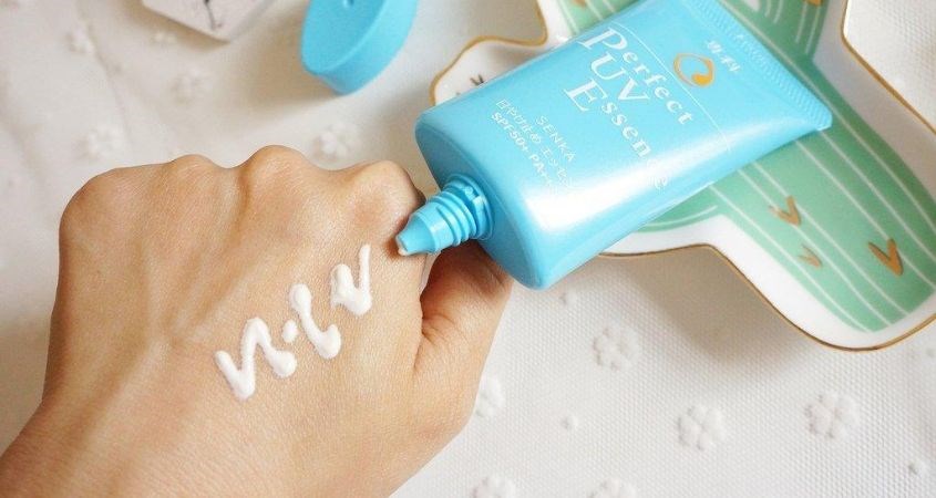 Tinh chất chống nắng dưỡng ẩm Senka Perfect UV Essence SPF 50+/PA++++ 50g chống nước tốt