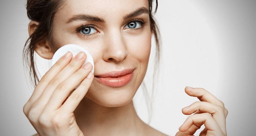 Lau nhẹ nhàng trên làn da