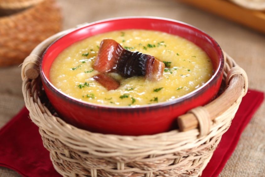 Cháo lươn cho bé với khoai lang 