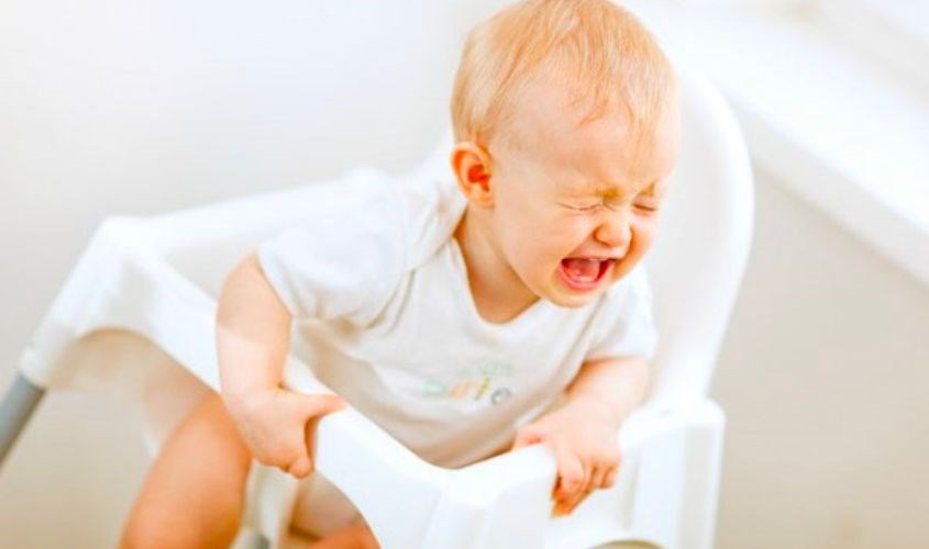 Không gian ghế ăn dặm chật hẹp khiến bé sợ hãi Không gian ghế ăn dặm chật hẹp khiến bé sợ hãi