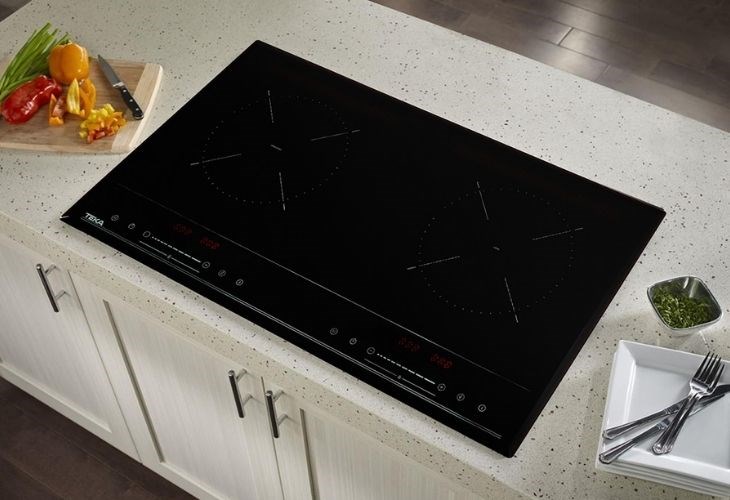 Bếp từ hồng ngoại lắp âm Teka HIC 7320 D được thiết kế màu đen sang trọng, hiện đại theo phong cách Châu Âu