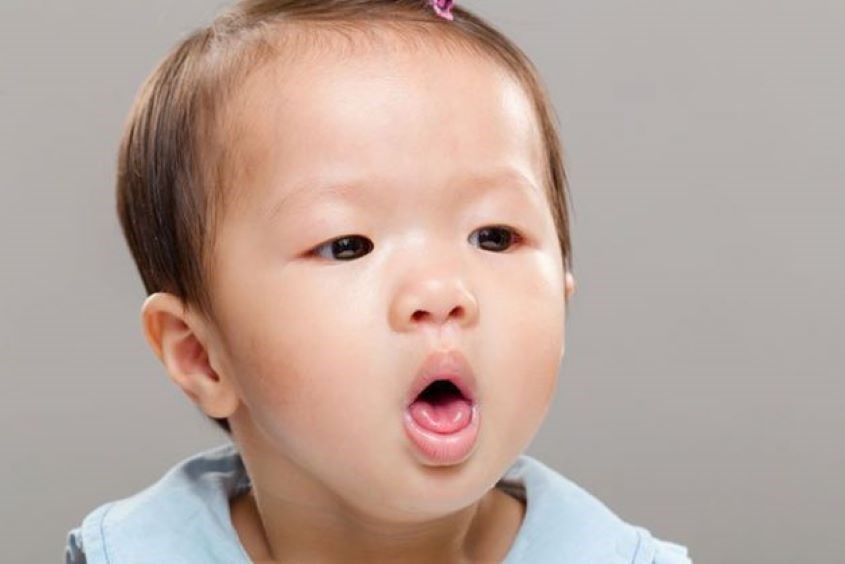 Trẻ ho nhiều về đêm do môi trường Trẻ ho nhiều về đêm