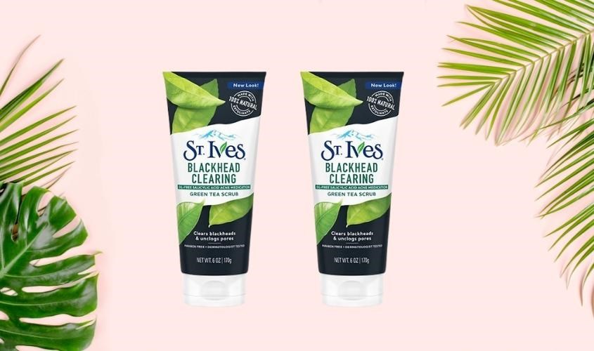 Sữa rửa mặt St.ives Blackhead Green Tea Scrub được kết hợp khả năng tẩy tế bào chết