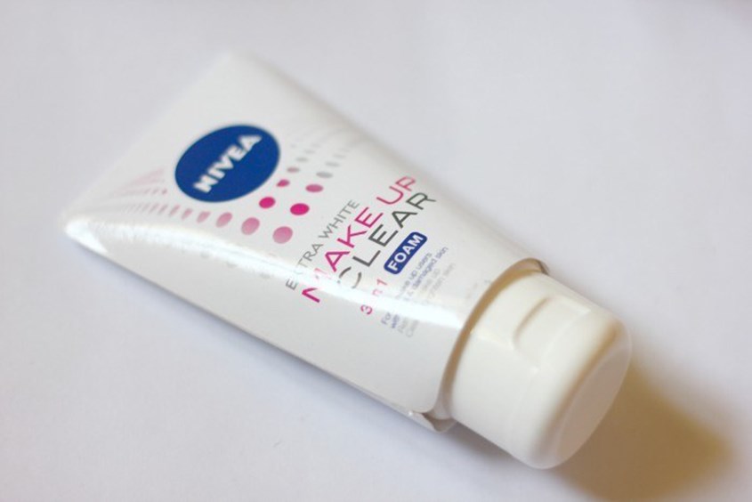 Sữa rửa mặt Nivea Extra White Makeup Clear Mud Foam