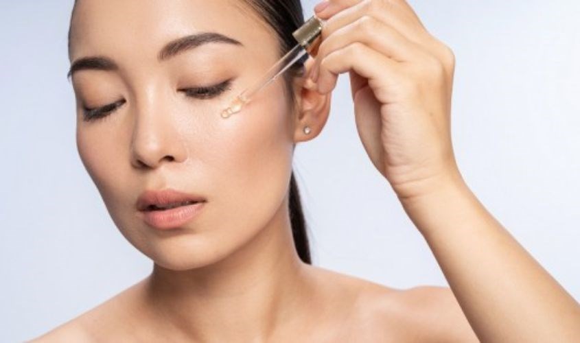 Sử dụng serum và kem dưỡng để tăng hiệu quả dưỡng da