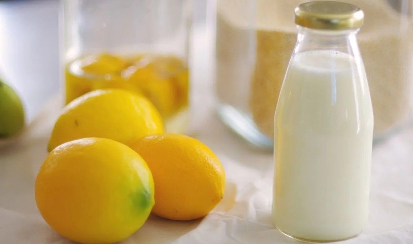 Tẩy tế bào chết bằng sữa tươi và chanh