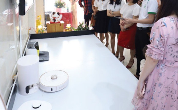 Robot hút bụi hàng trưng bày tuy có giá thấp nhưng vẫn được xem là sản phẩm còn mới