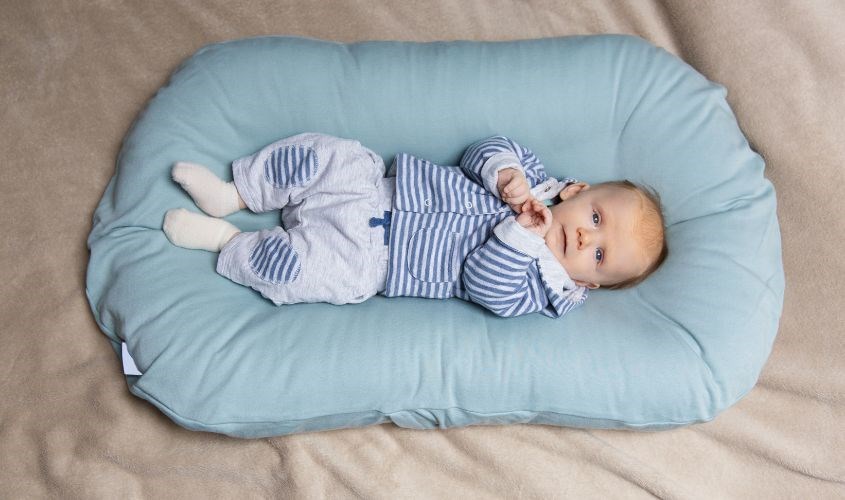 Mẹ cần lưu ý khi sử dụng gối chống trào ngược cho trẻ sơ sinh