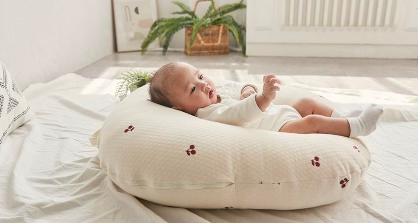 Dùng gối chống trào ngược khi muốn hỗ trợ qua trình hạn chế nôn trớn ở trẻ