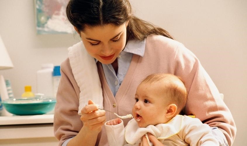 Gối chống trào ngược hỗ trợ quá trình điều trị nôn trớ khi ăn