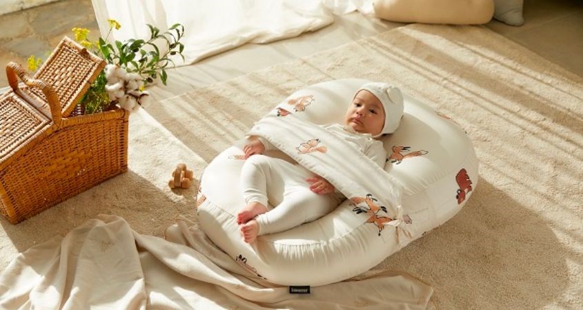 Mồ hôi trộm còn có thể do nhiệt độ và quần áo trẻ mặc không phù hợp