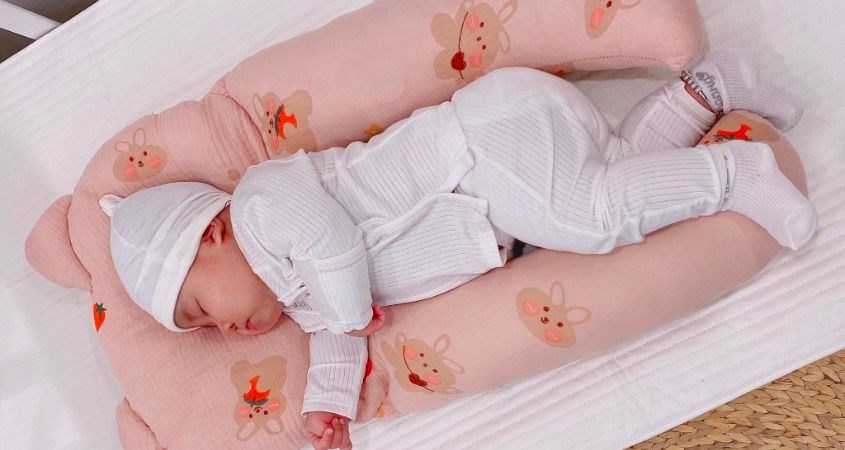 Gối chống trào ngược dạng chữ U hoặc chữ C