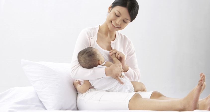 Sữa mẹ vẫn là loại sữa tốt nhất cho trẻ, sữa công thức không thể hoàn toàn thay thế cho sữa mẹ