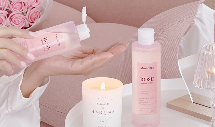 Đổ trực tiếp nước toner ra tay và thoa lên da