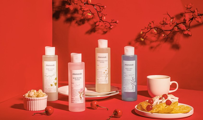 Toner chứa chiết xuất từ hoa, cỏ thiên nhiên