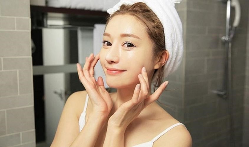 Sữa rửa mặt không bọt cấp ẩm cho da luôn căng mướt