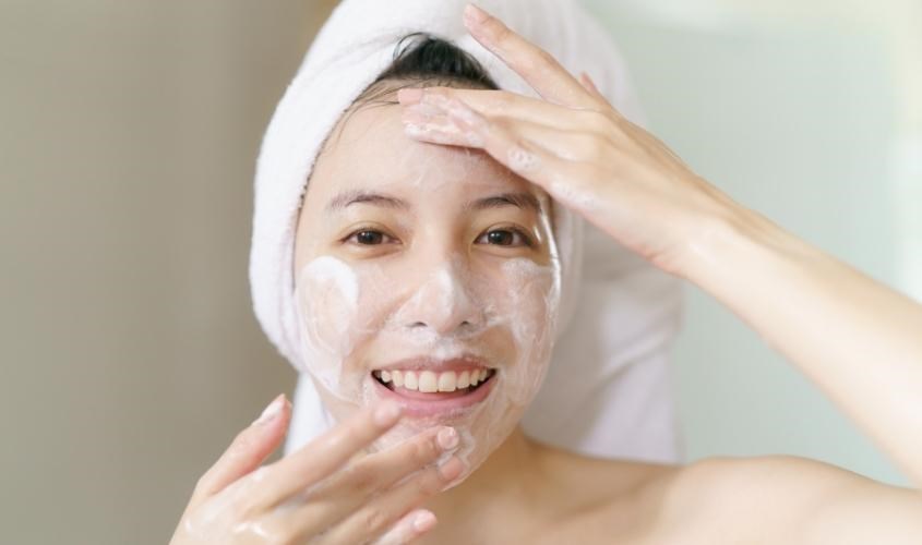 Nên sử dụng những sản phẩm có bảng thành phần lành tính