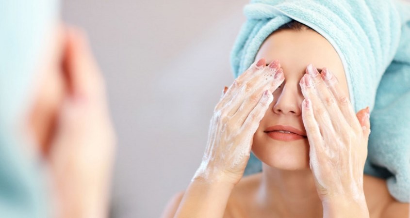 Bạn chỉ nên rửa mặt tối đa 2 phút