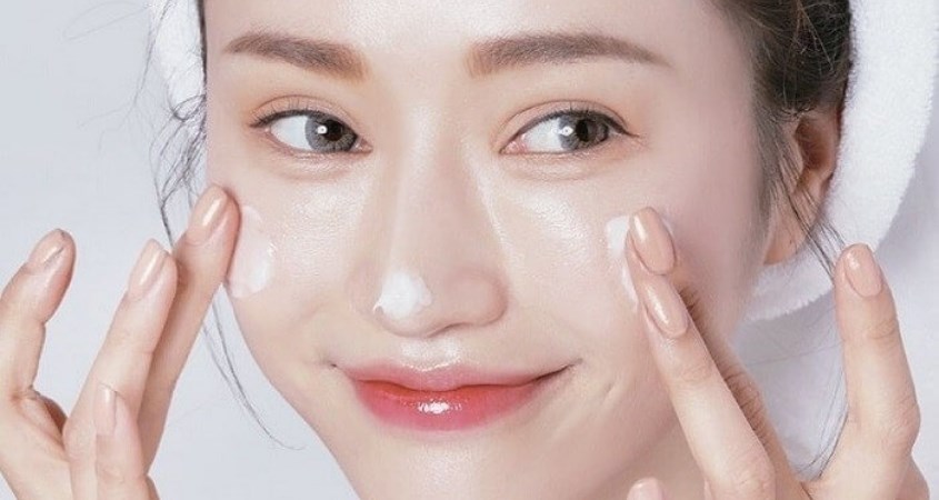 Sữa rửa mặt Simple Moisturising Facial Wash