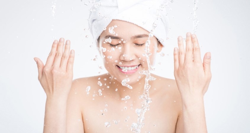 Các bước sử dụng sữa rửa mặt Simple