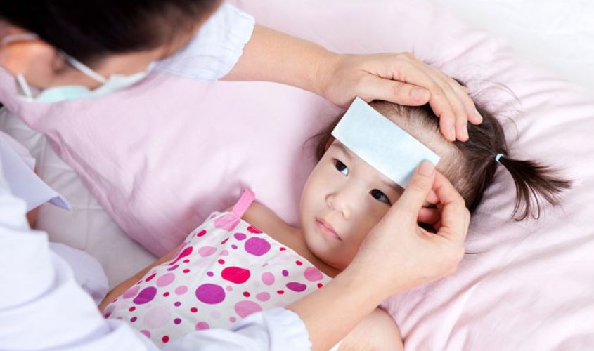 Bố mẹ nên thường xuyên theo dõi sức khỏe của trẻ Bố mẹ nên thường xuyên theo dõi sức khỏe của trẻ