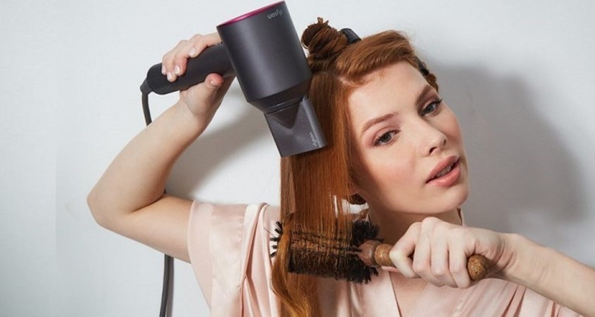Nên lựa chọn máy sấy tóc có tính năng an toàn nhằm tránh nguy cơ bỏng da đầu hoặc hư tóc