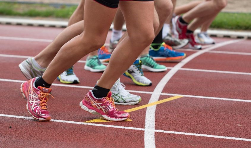 Uống nhiều nước khi chạy bền có thể gây hạ natri máu