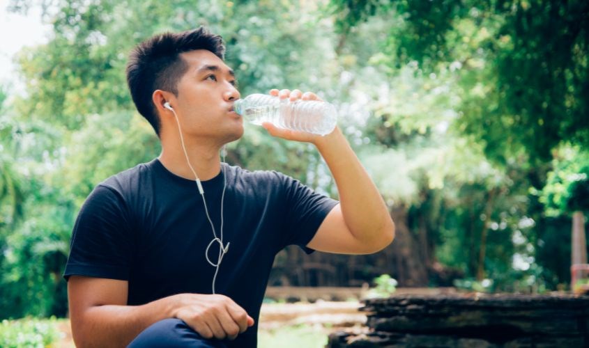 Nước uống đóng chai được kiểm tra nghiêm ngặt, đảm bảo sạch và tinh khiết