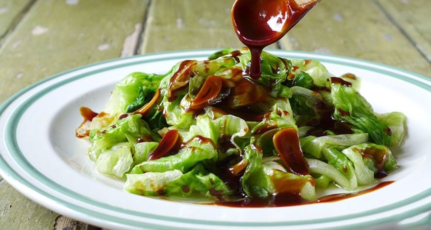 Dầu hào sử dụng như một loại gia vị để nêm nếm món ăn khi nấu.