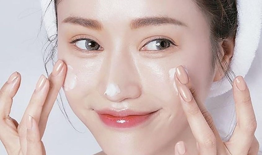 Thực hiện các bước skincare thông thường