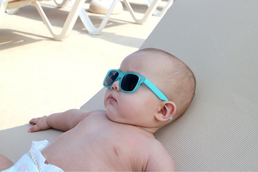 Trẻ bị còi xương có thể ngăn ngừa nếu được cho tắm nắng