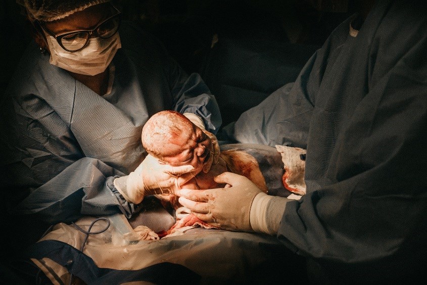 Thực hiện cách rặn đẻ đúng giúp thai nhi nhanh được đưa ra ngoài