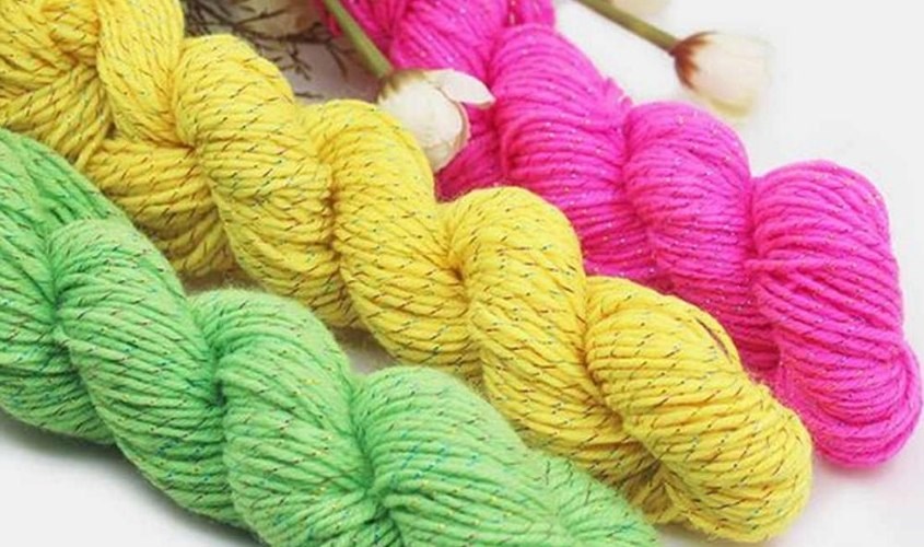 Các ống sợi vải Acrylic sẽ được mang đi tiêu thụ hoặc dệt thành vải