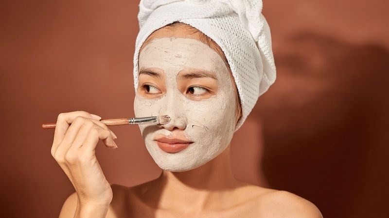 Bạn có thể dùng nhiều loại mặt nạ đất sét để phù hợp với từng vùng da